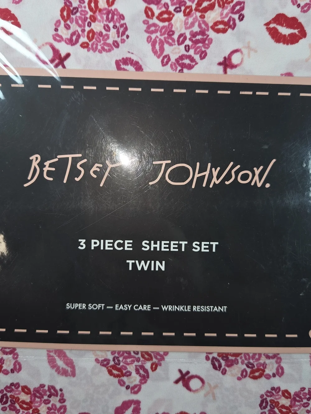New Betsey Johnson Pink & Red Kiss Print 3 Piece Twin Sheet Set. CP